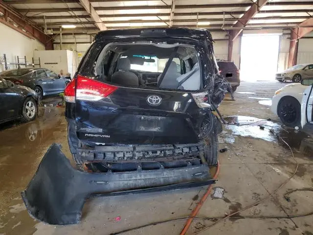 2011 TOYOTA SIENNA LE  