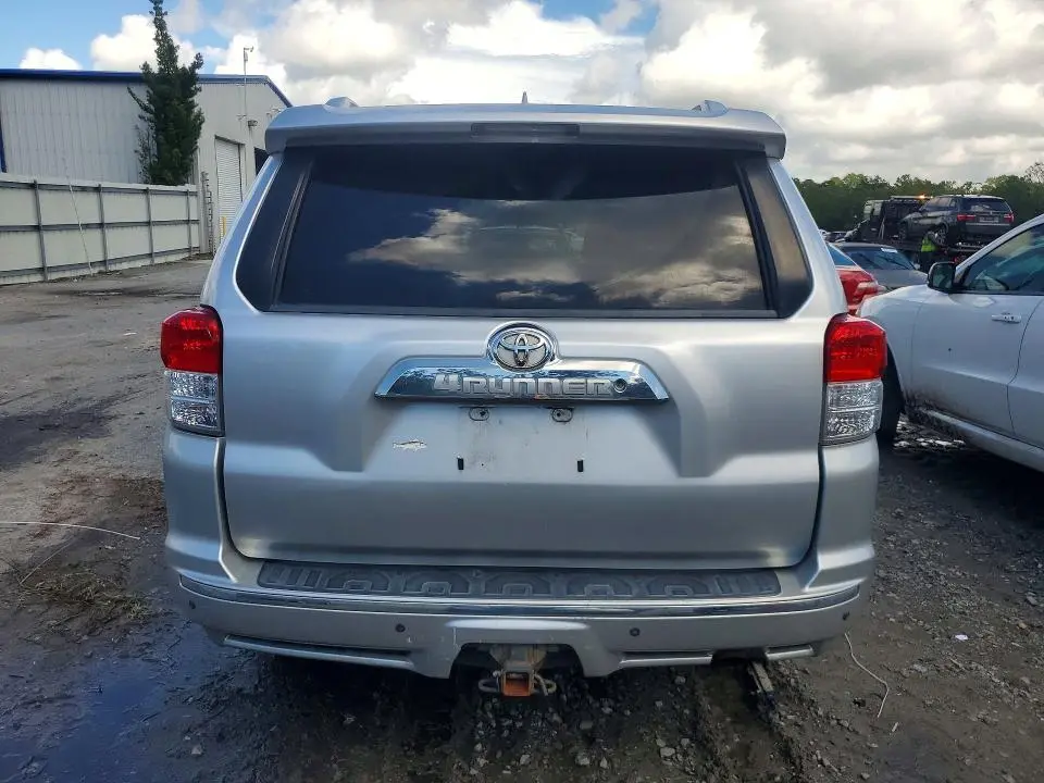 2011 TOYOTA 4RUNNER SR5  