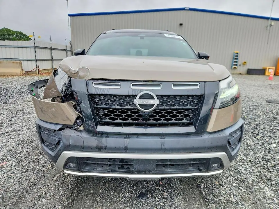 2023 NISSAN PATHFINDER SV  