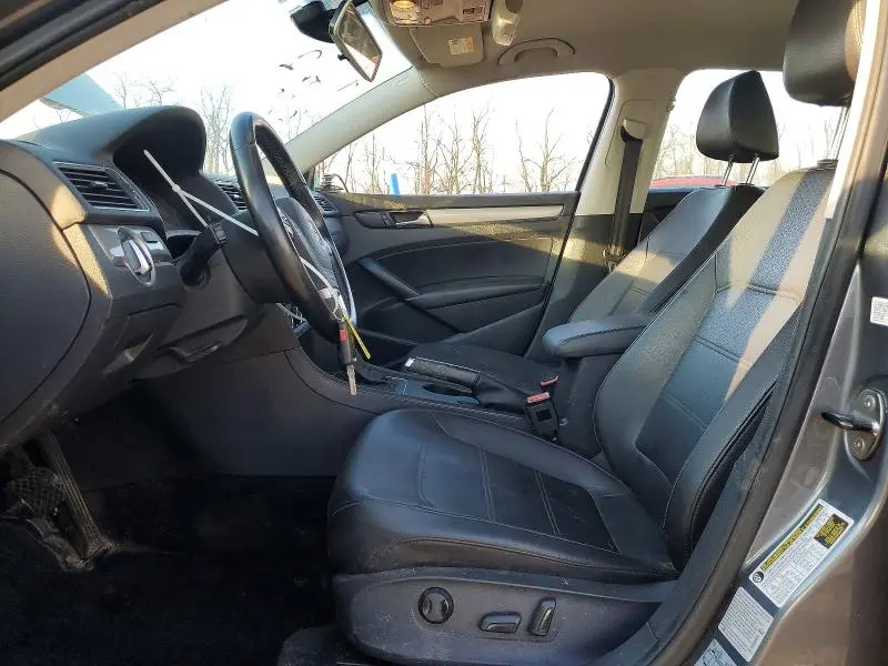 2015 VOLKSWAGEN PASSAT S  