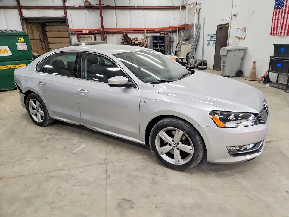 2015 VOLKSWAGEN PASSAT S  