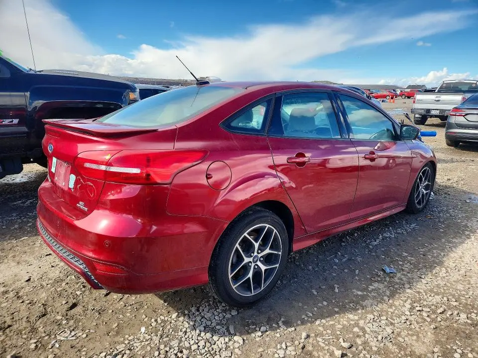 2015 FORD FOCUS SE  