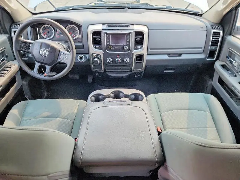 2016 RAM 1500 SLT  