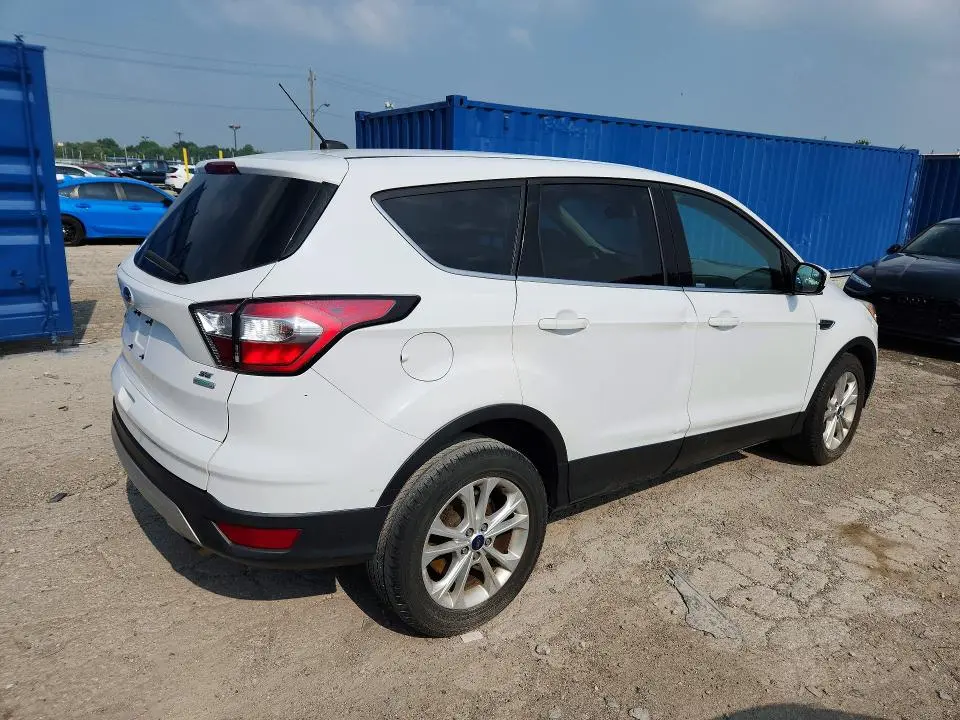 2017 FORD ESCAPE SE  