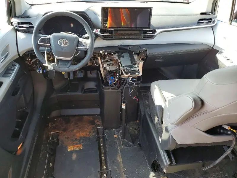 2025 TOYOTA SIENNA XLE 8-PASSENGER  
