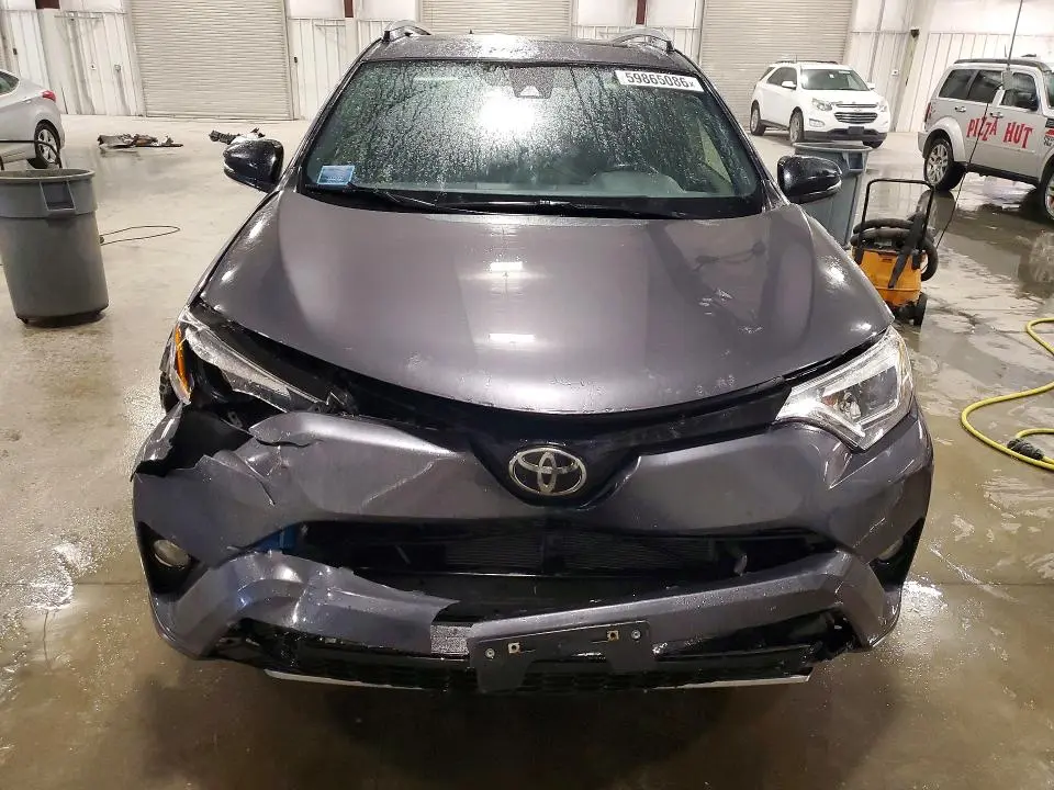 2018 TOYOTA RAV4 SE  