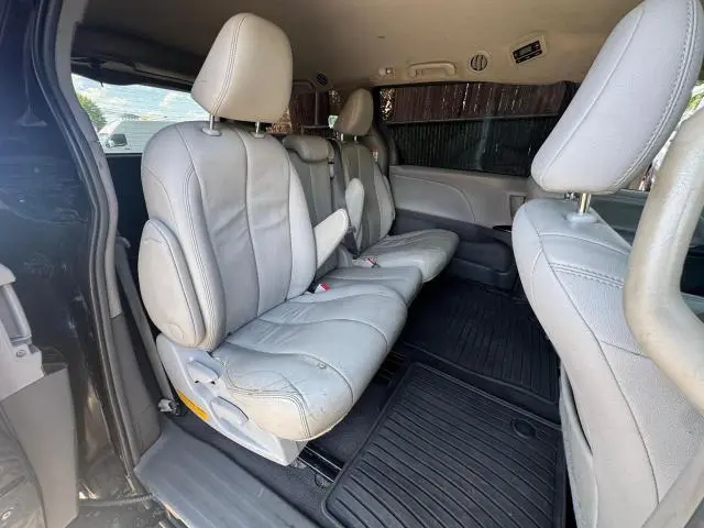 2017 TOYOTA SIENNA   