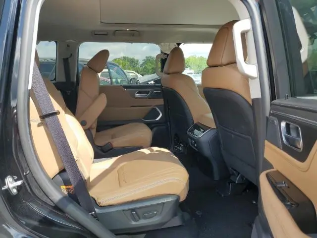 2025 INFINITI QX80 LUXE  
