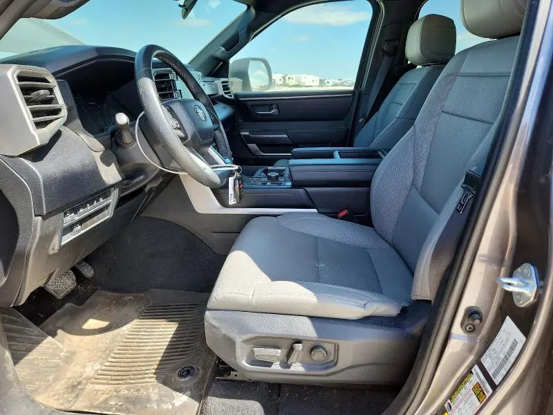 2025 TOYOTA TUNDRA SR5  