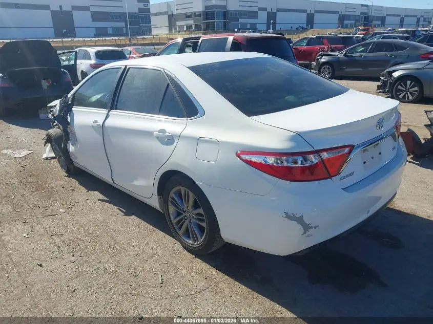 2015 TOYOTA CAMRY SE
