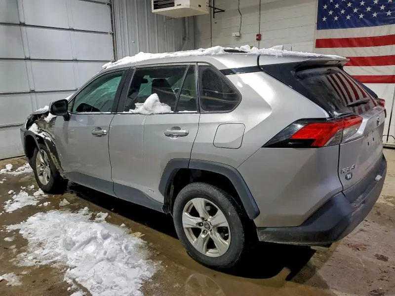 2020 TOYOTA RAV4 XLE  