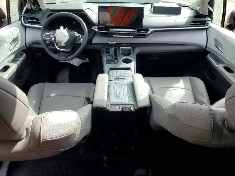 2026 TOYOTA SIENNA XLE 8-PASSENGER  