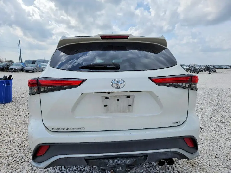 2021 TOYOTA HIGHLANDER XSE  