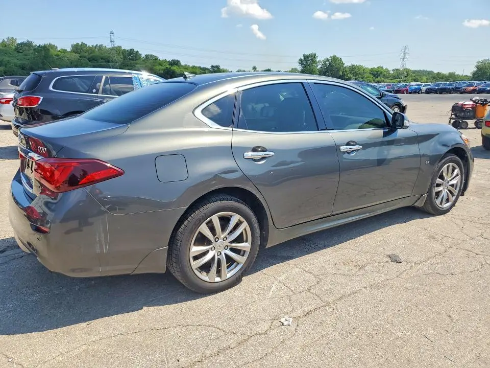 2015 INFINITI Q70 3.7  