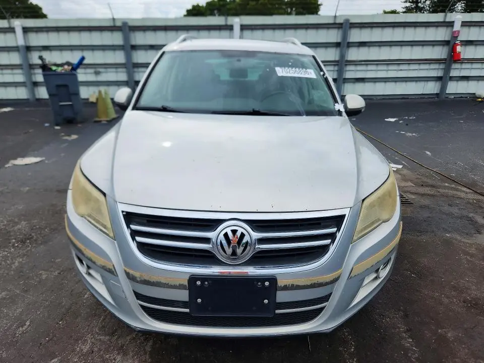 2010 VOLKSWAGEN TIGUAN SE  