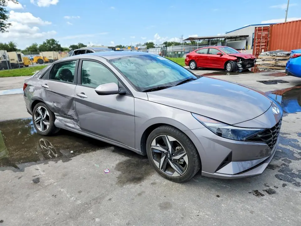 2023 HYUNDAI ELANTRA SEL  