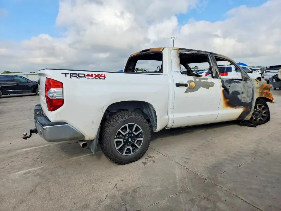 2018 TOYOTA TUNDRA CREWMAX SR5  