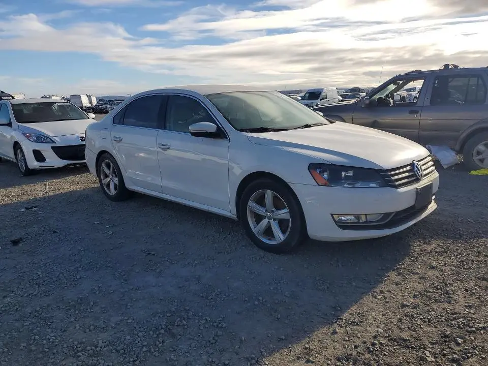 2015 VOLKSWAGEN PASSAT S  