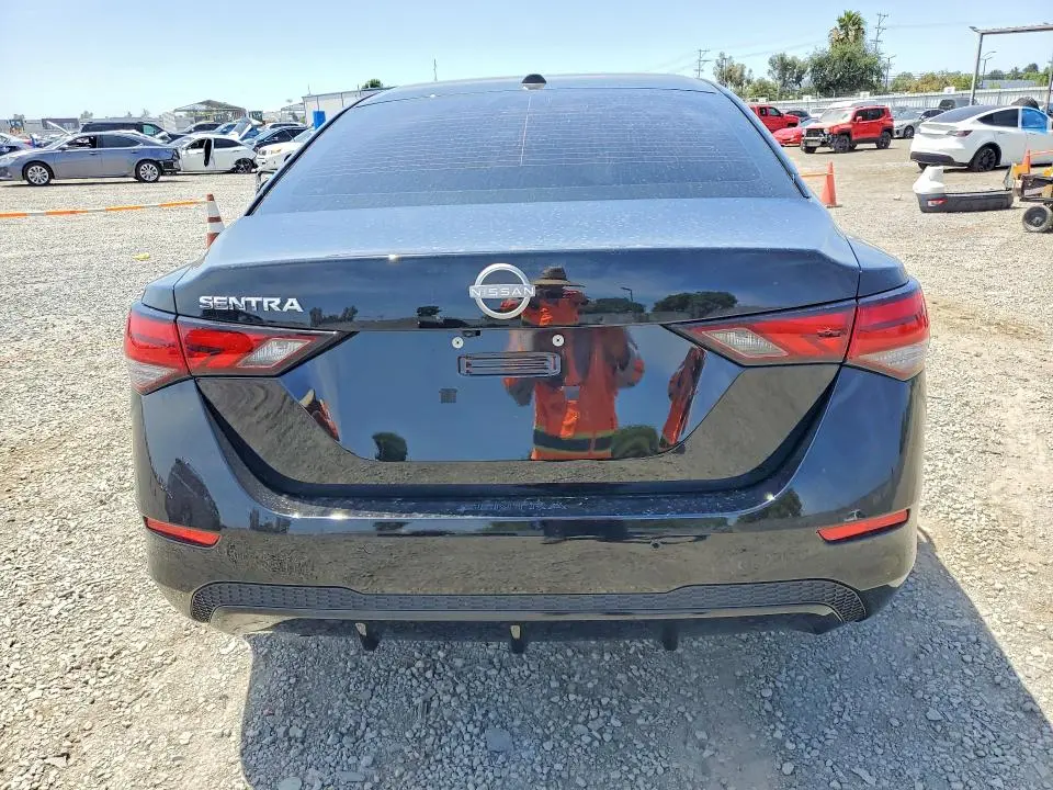 2025 NISSAN SENTRA SV  