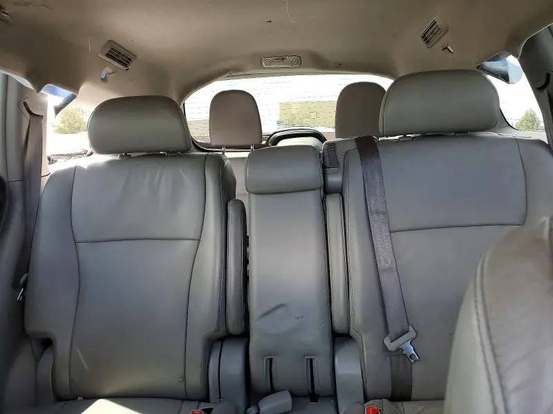 2012 TOYOTA HIGHLANDER SE  