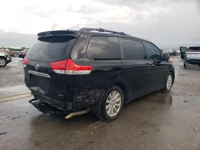 2013 TOYOTA SIENNA XLE  