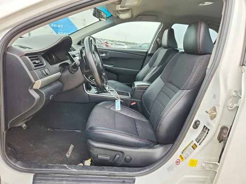 2016 TOYOTA CAMRY SE  