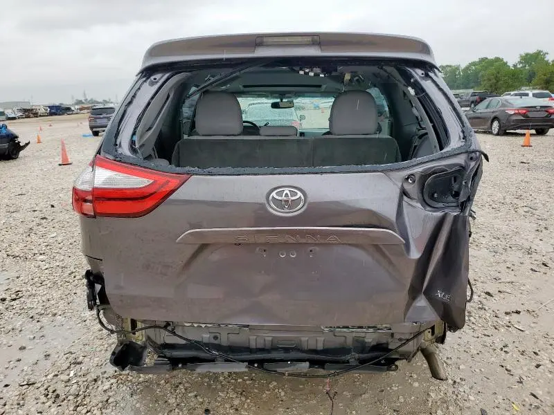 2016 TOYOTA SIENNA XLE  