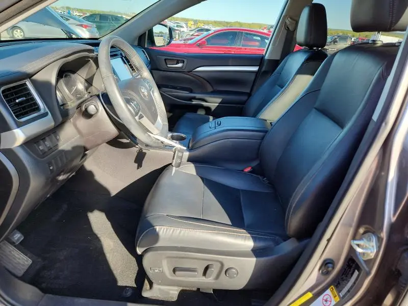 2018 TOYOTA HIGHLANDER SE  