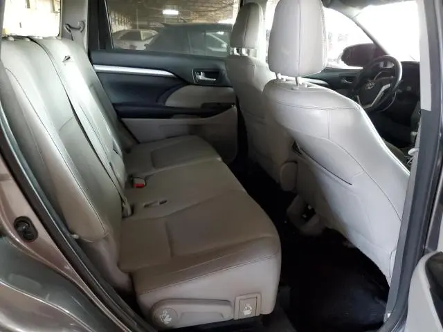 2015 TOYOTA HIGHLANDER XLE  