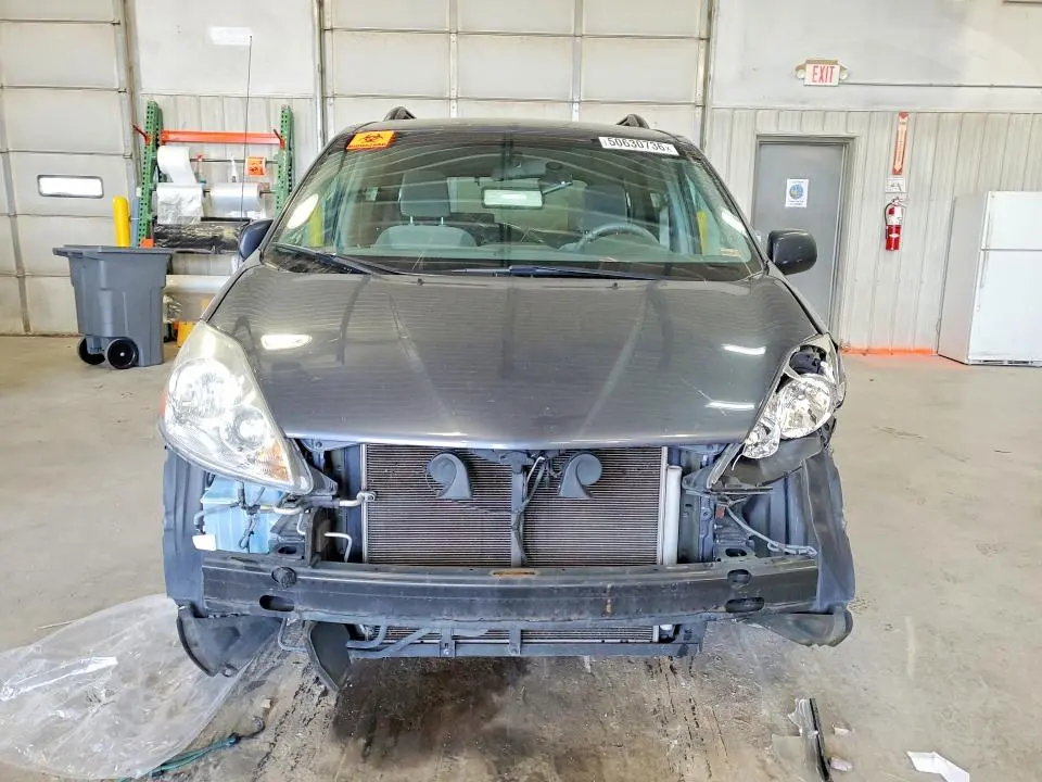 2010 TOYOTA SIENNA LE 8-PASSENGER  