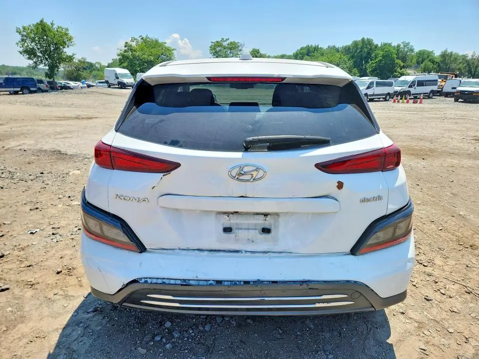 2023 HYUNDAI KONA SE  