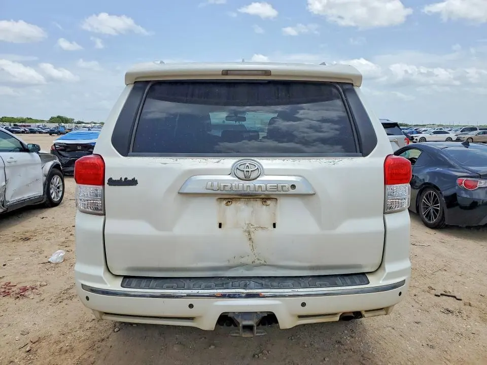 2011 TOYOTA 4RUNNER SR5  
