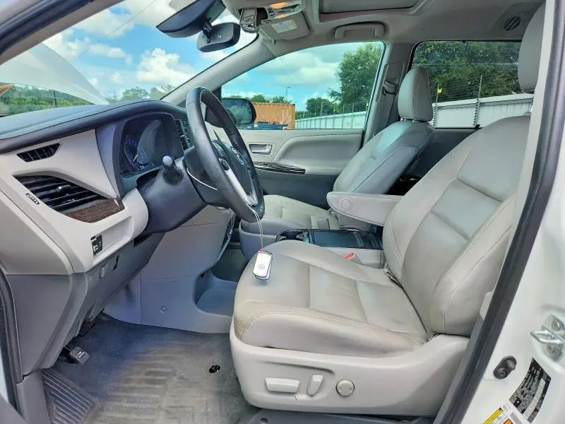 2020 TOYOTA SIENNA XLE 8-PASSENGER  