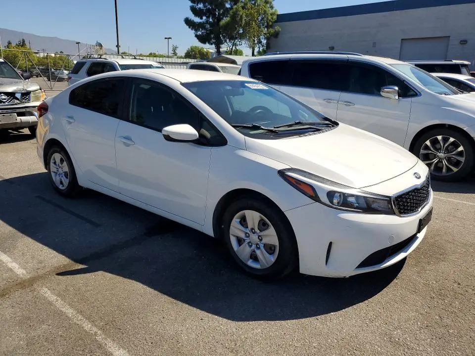 2017 KIA FORTE LX  