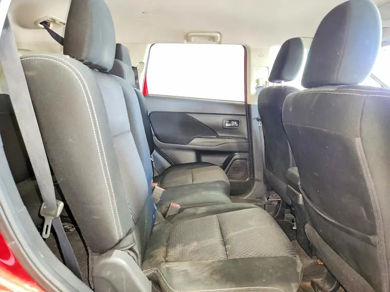 2016 MITSUBISHI OUTLANDER SE  