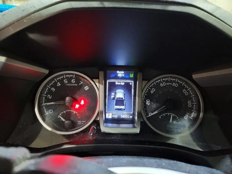 2020 TOYOTA TACOMA SR5 V6  
