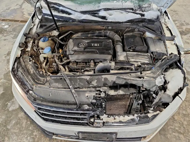 2016 VOLKSWAGEN PASSAT SE  