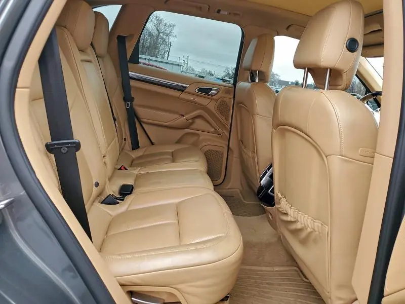 2016 PORSCHE CAYENNE   