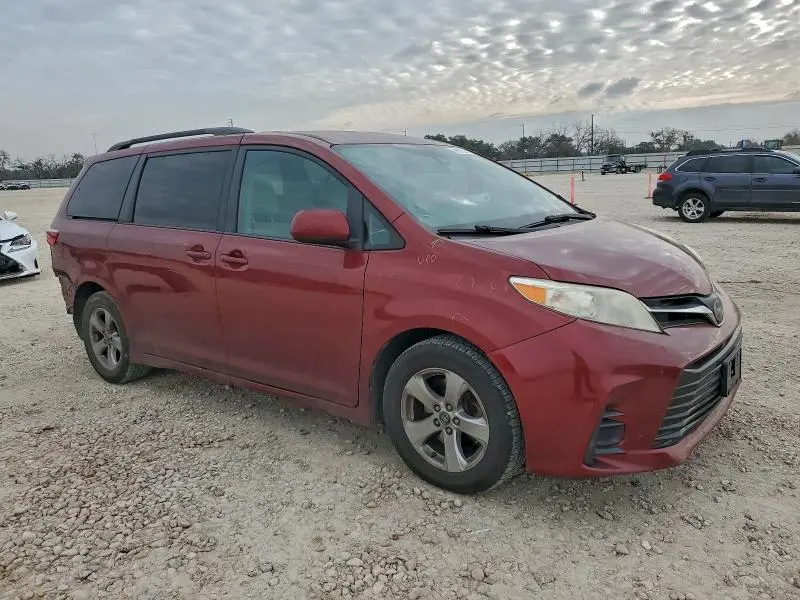 2018 TOYOTA SIENNA LE  