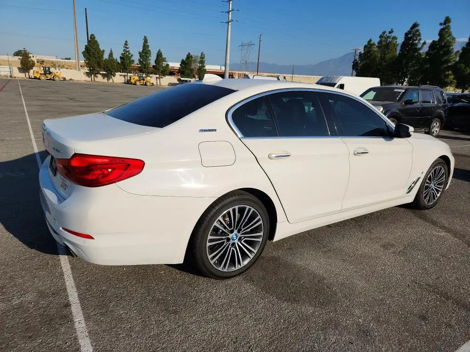 2018 BMW 530E   