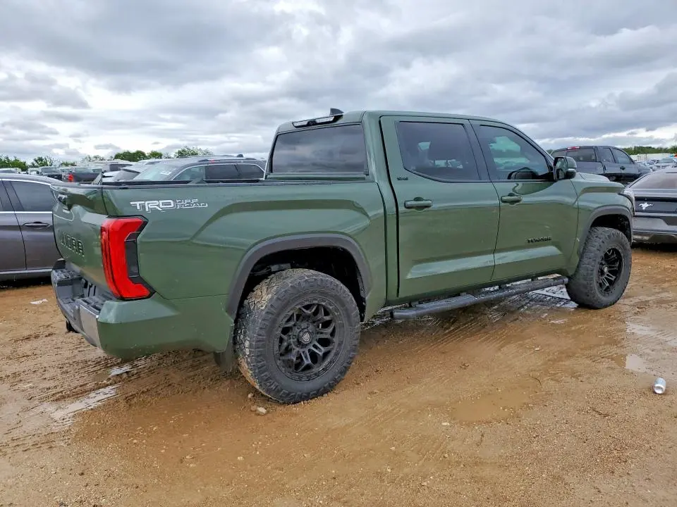 2022 TOYOTA TUNDRA SR5  