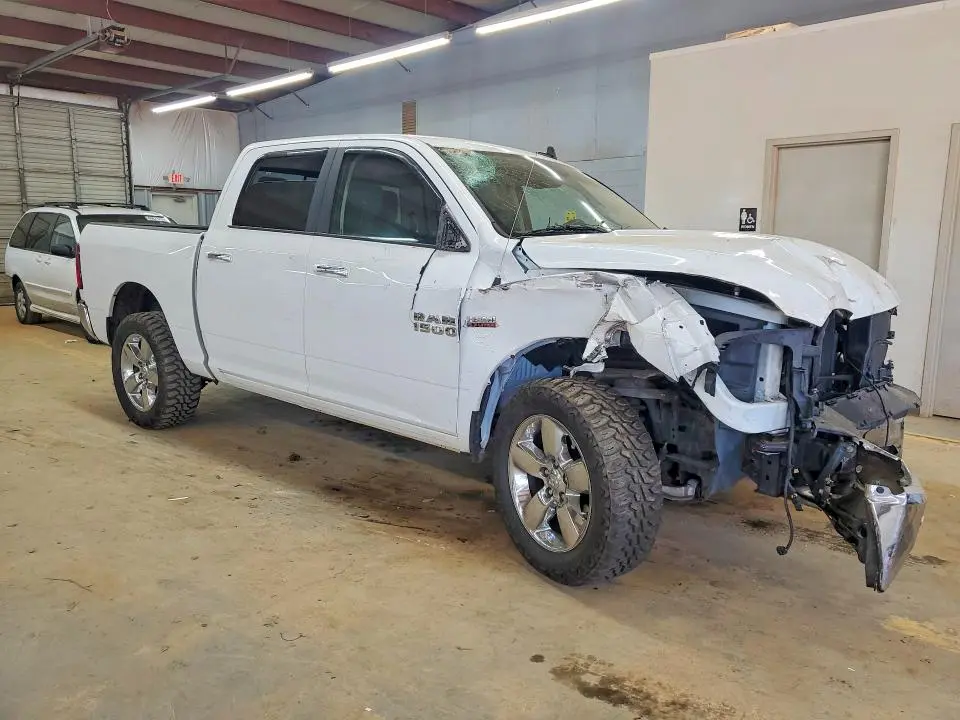 2017 RAM 1500 SLT  
