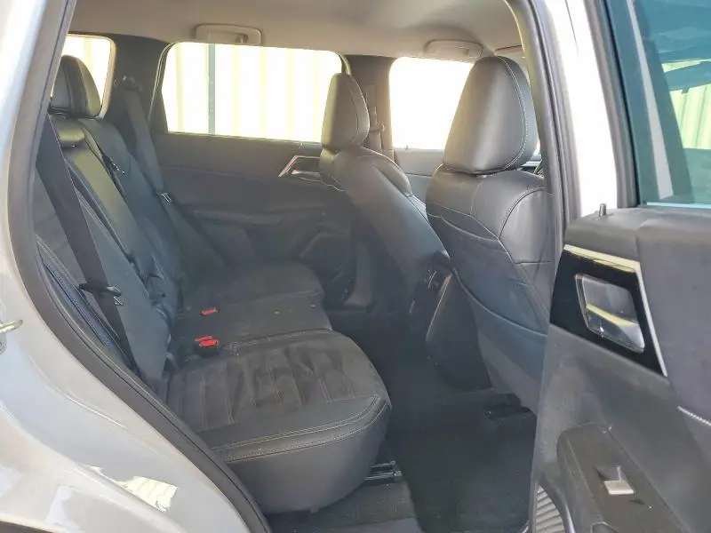 2023 MITSUBISHI OUTLANDER SE  