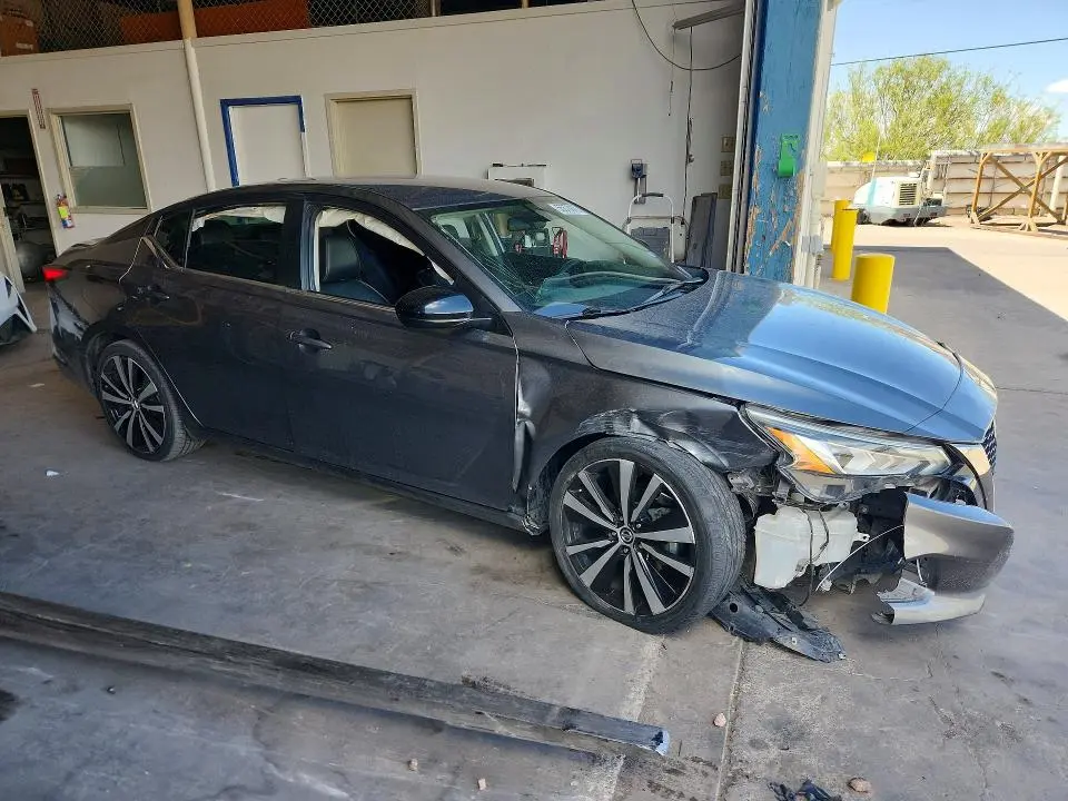 2019 NISSAN ALTIMA SR  