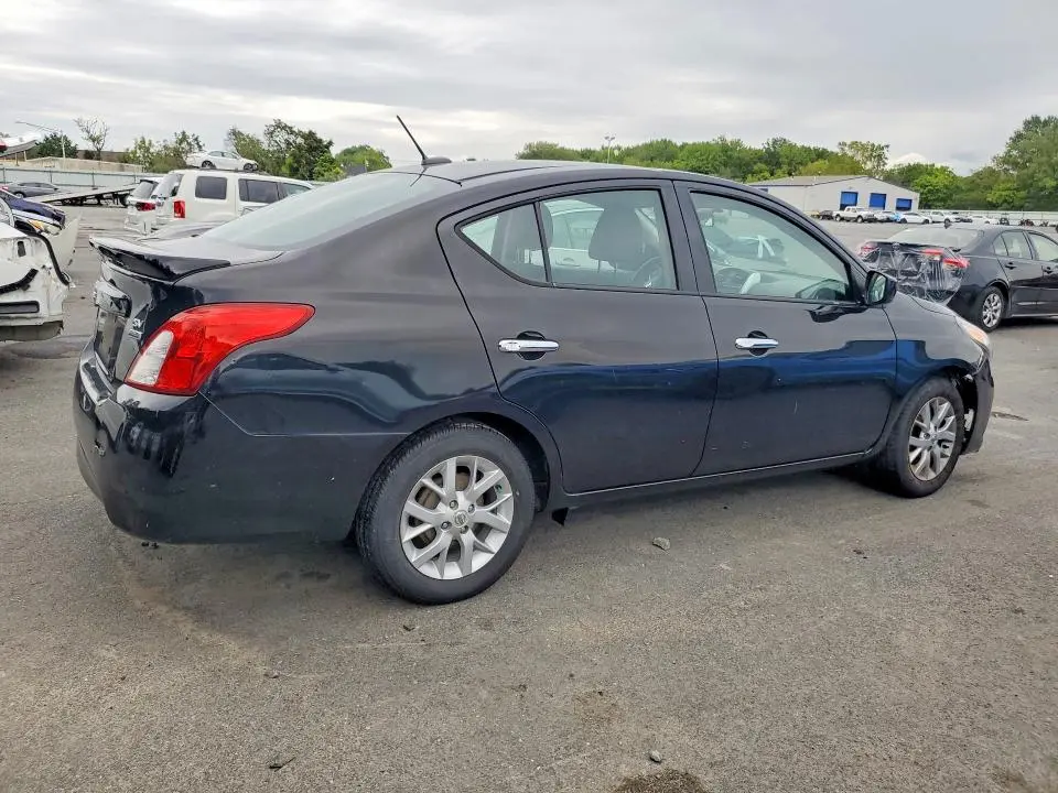 2018 NISSAN VERSA SV  