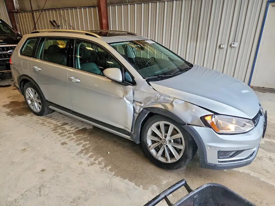 2017 VOLKSWAGEN GOLF   