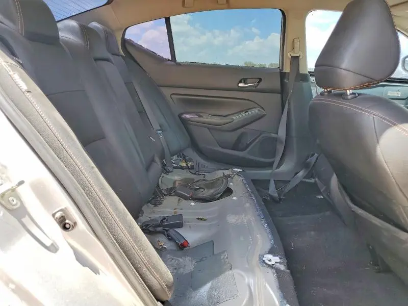 2021 NISSAN ALTIMA SR  