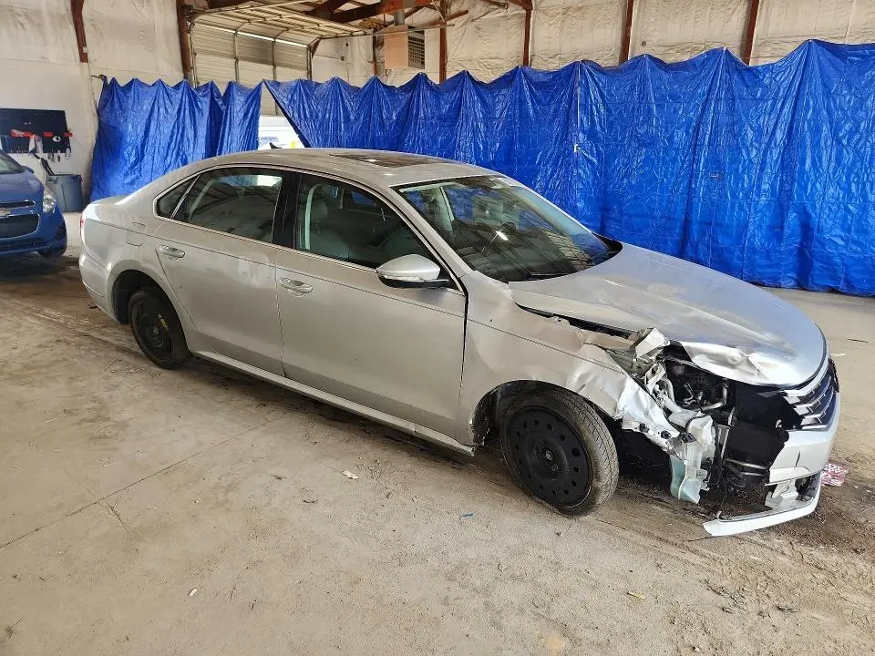 2018 VOLKSWAGEN PASSAT SE  