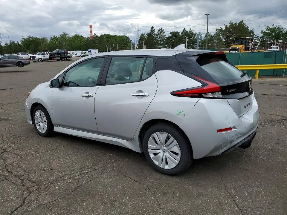 2025 NISSAN LEAF   