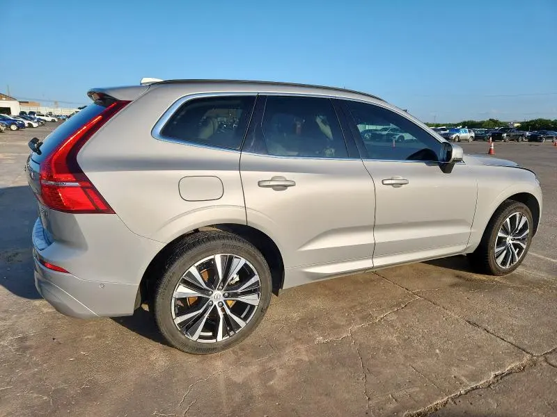 2022 VOLVO XC60 B5 MOMENTUM  